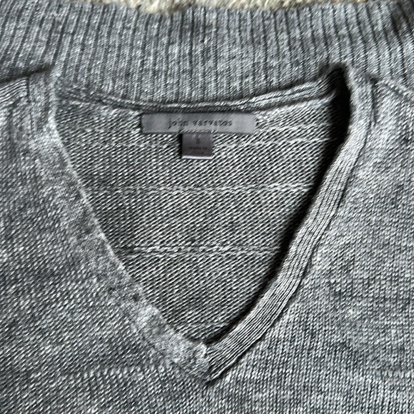 John Varvatos Men’s Linen/Cotton V-Neck Sweater - Picture 2 of 7